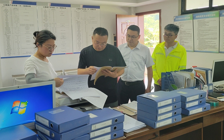 20250729渝蓉公司開展安全環(huán)保綜合大檢查暨汛期安全隱患專項檢查2_副本.jpg